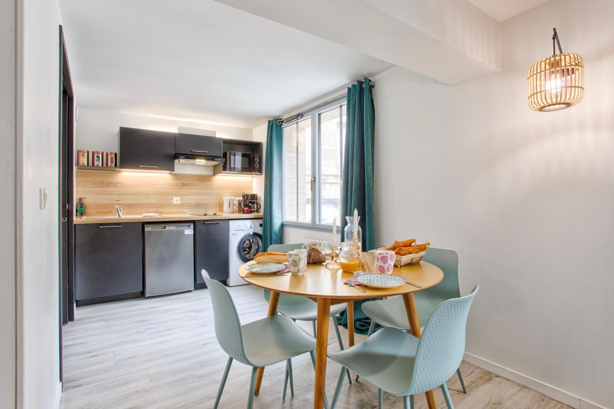 Affaire, Petit Dejeuner Offert En Hypercentre